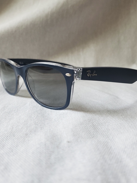 Ray-Ban Navy Wayfarer Polarized Sunglasses main image 4